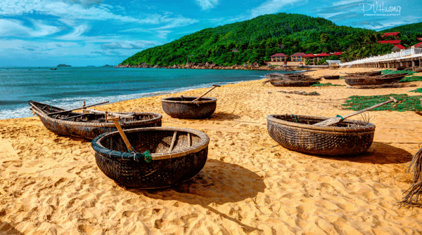 Bateaux-de-peche-sur-la-plage-Quy-Nhon